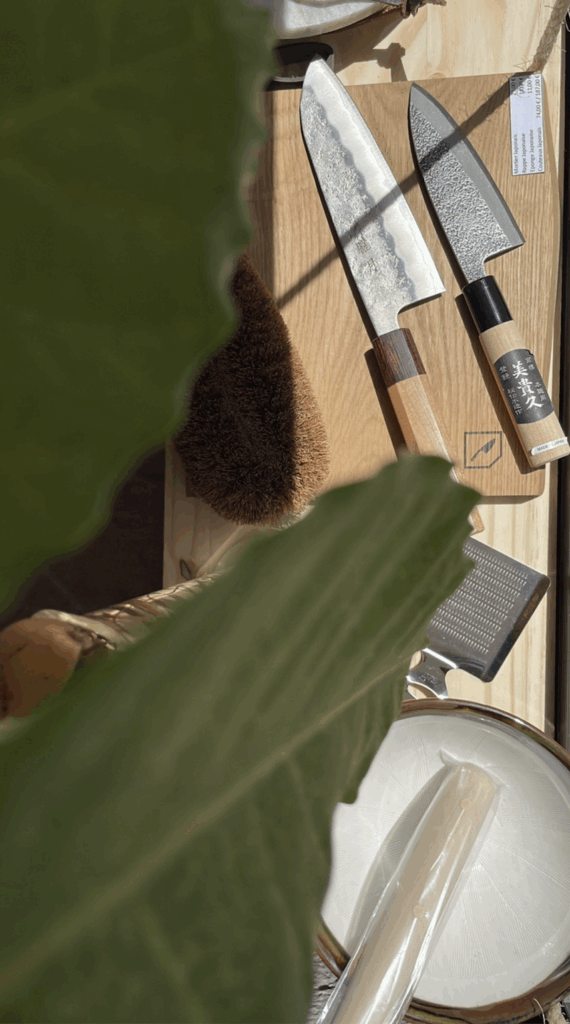 A Marseille chez The Shop on trouve un large choix d'accessoires de cuisine japonais, tels que des couteaux de cuisine, et divers autres objets au concept store 